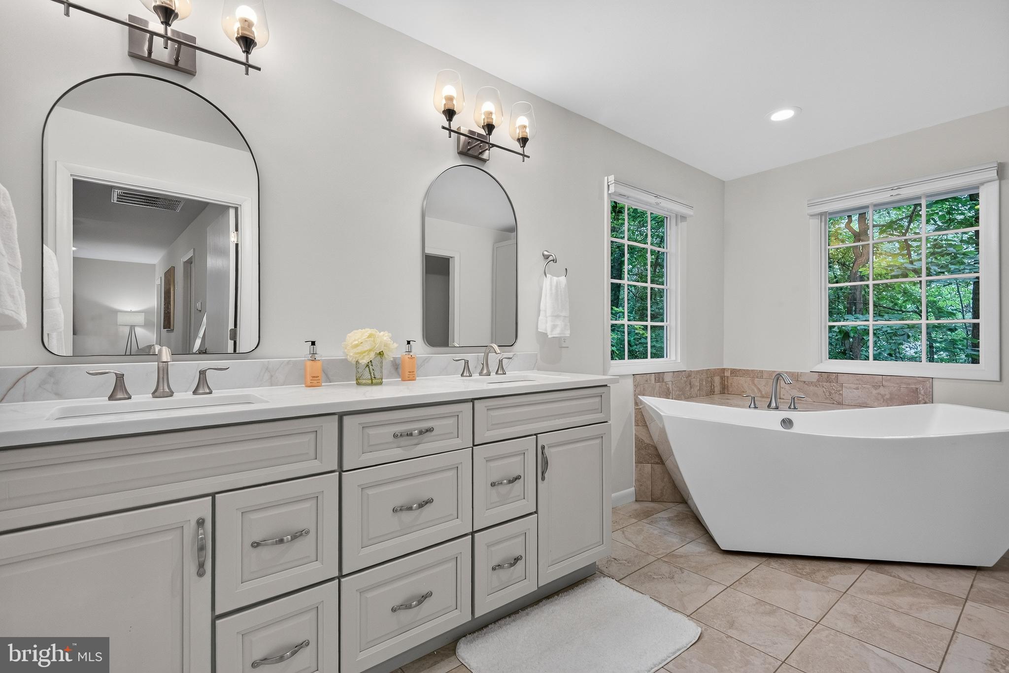 2511 CHARLESTOWN LANE