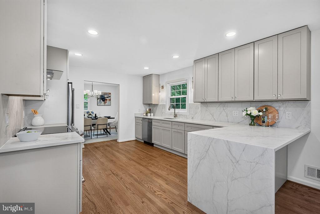2511 CHARLESTOWN LANE