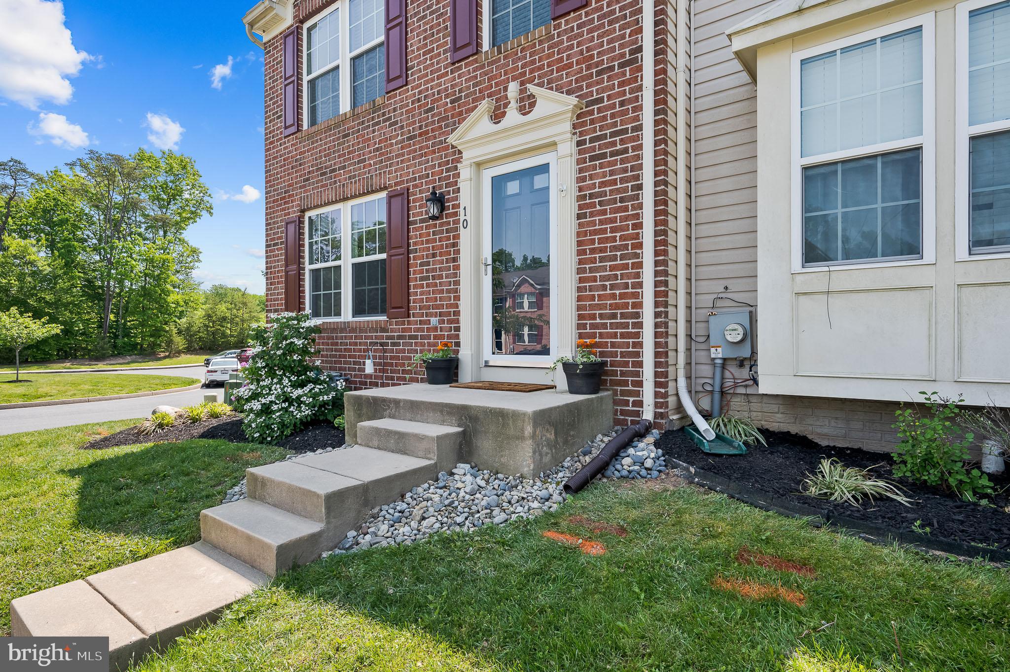 10 CORKTREE LANE