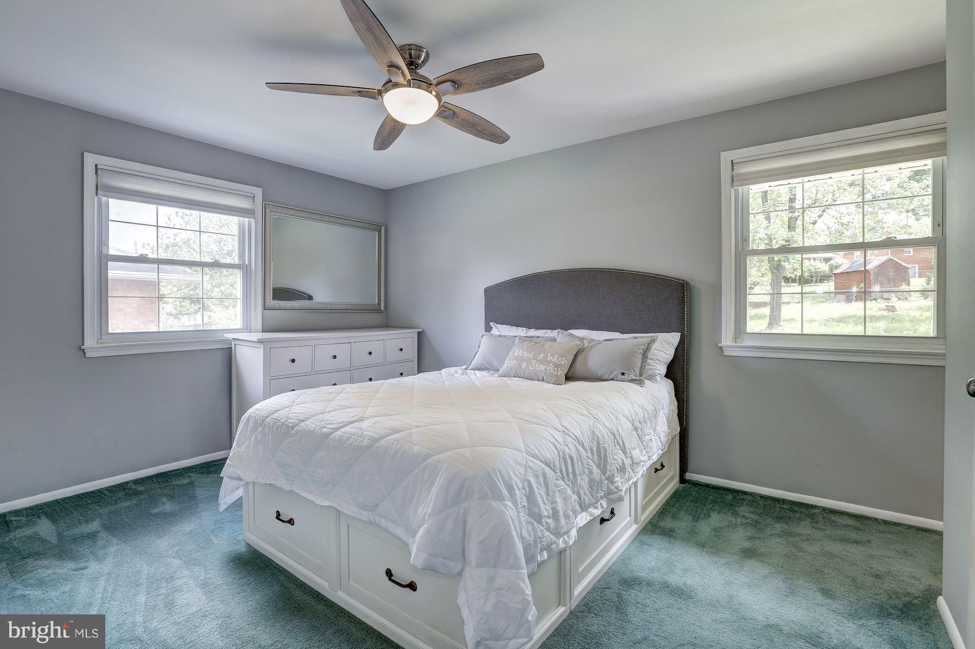 CALVERTON - Residential