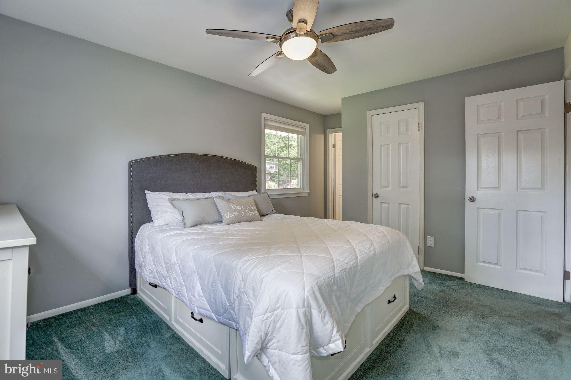 CALVERTON - Residential