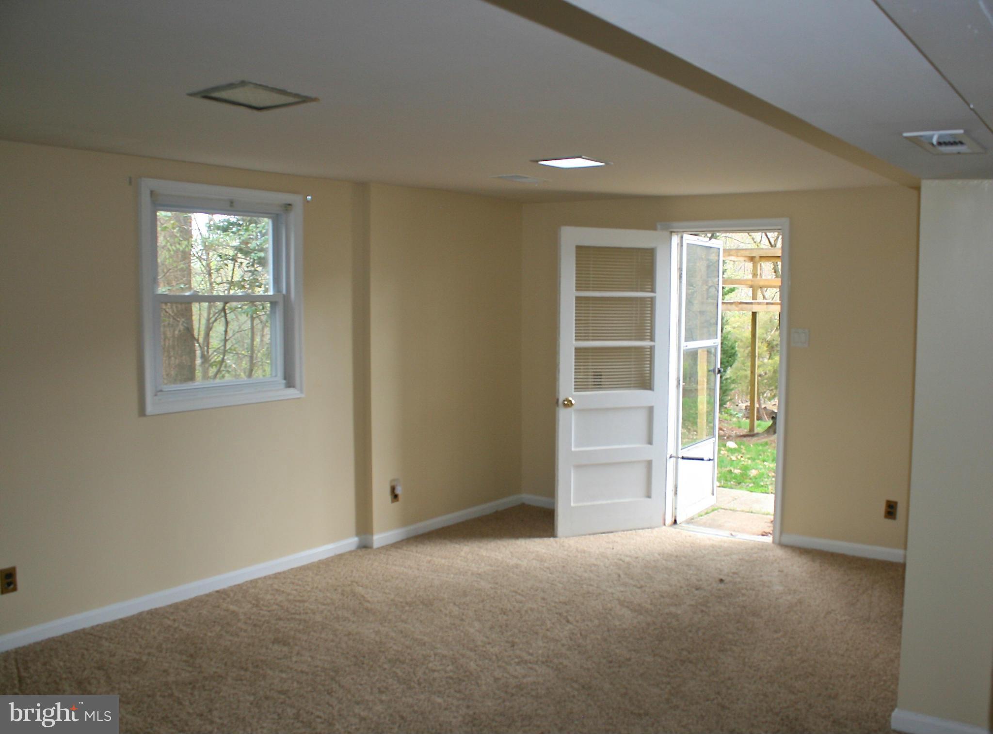 WEST SPRINGFIELD - Residential Lease
