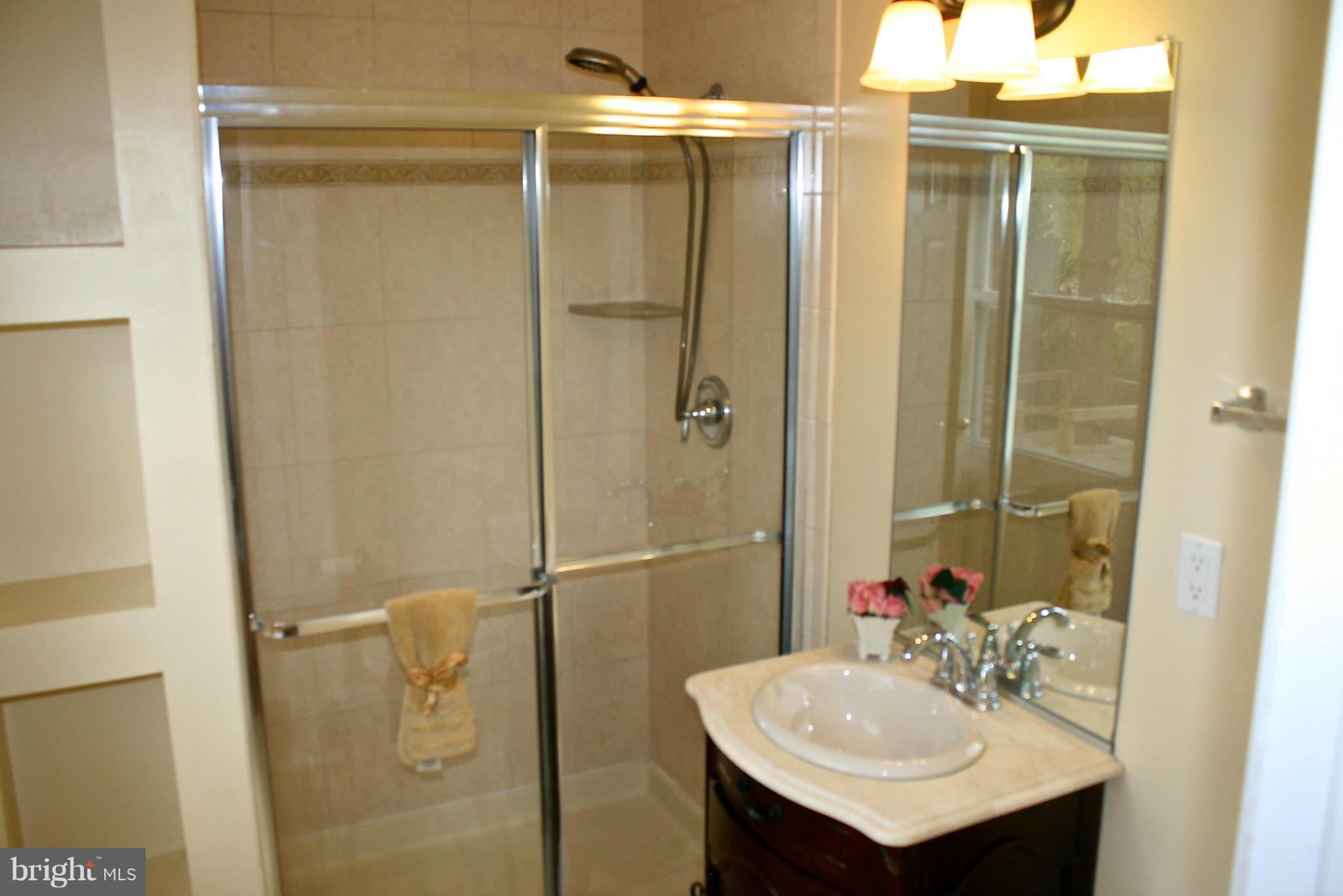 WEST SPRINGFIELD - Residential Lease