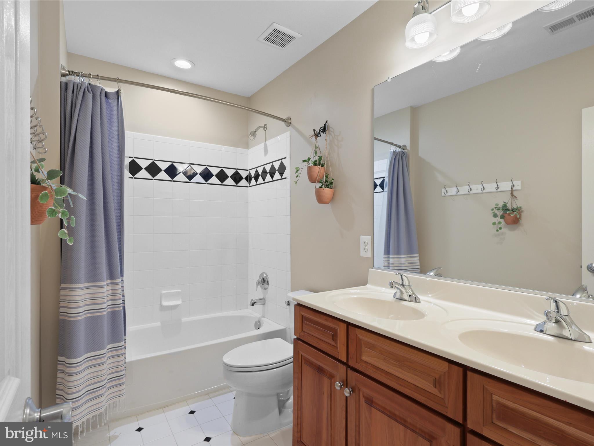 VICTORY LAKES - Residential