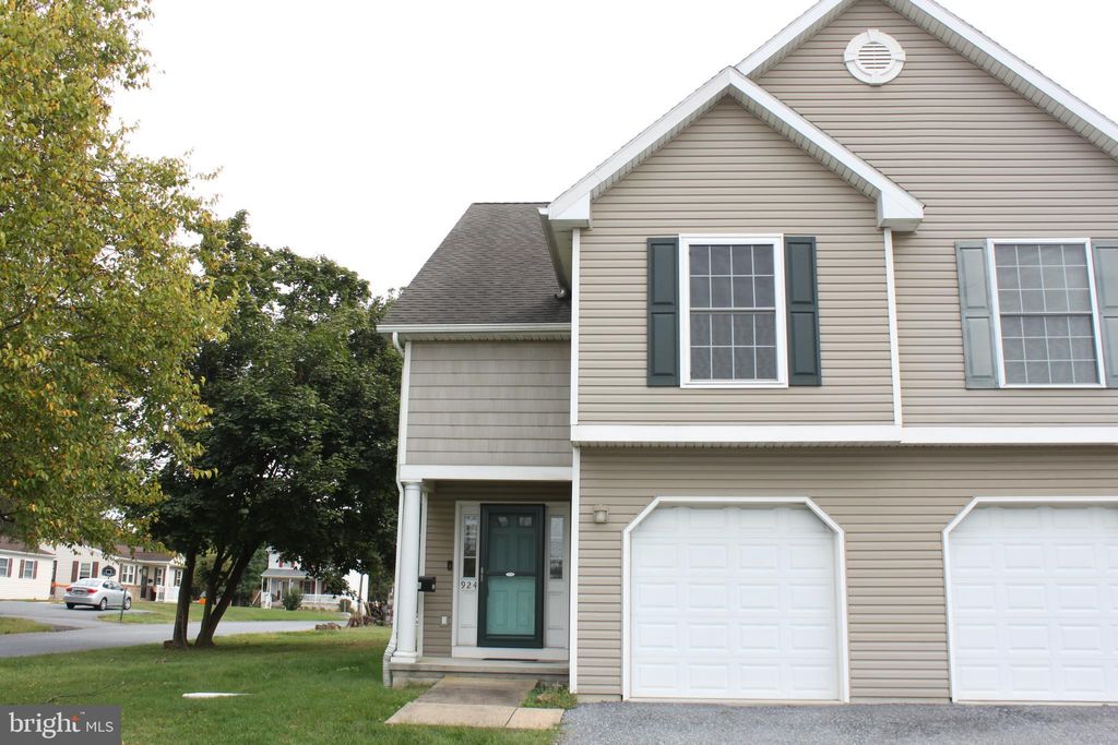 Photo of 924 Chambers Street, HARRISBURG, PA 17113 (MLS # PADA2048100)