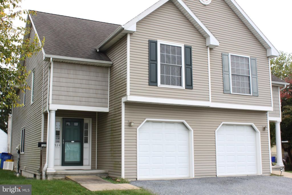 Photo of 924 Chambers Street, HARRISBURG, PA 17113 (MLS # PADA2048100)