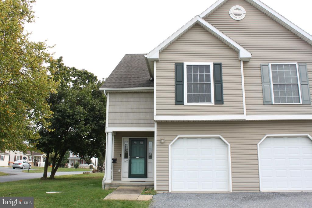 Photo of 924 Chambers Street, HARRISBURG, PA 17113 (MLS # PADA2048100)
