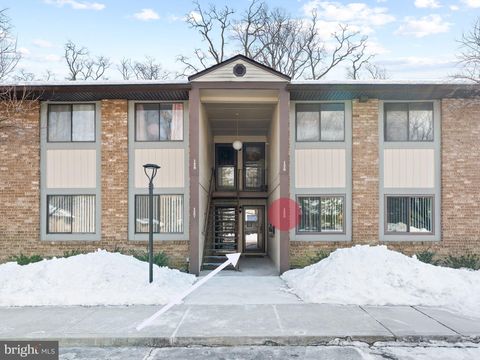 Photo of 115 E Kings Highway #125, MAPLE SHADE, NJ 08052 (MLS # NJBL2105000)