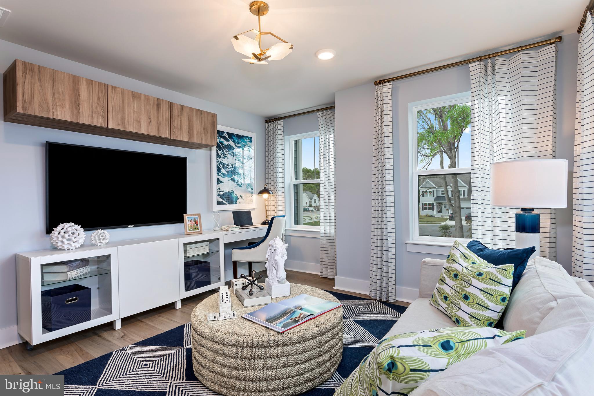 SOUTH LAKE - Residential