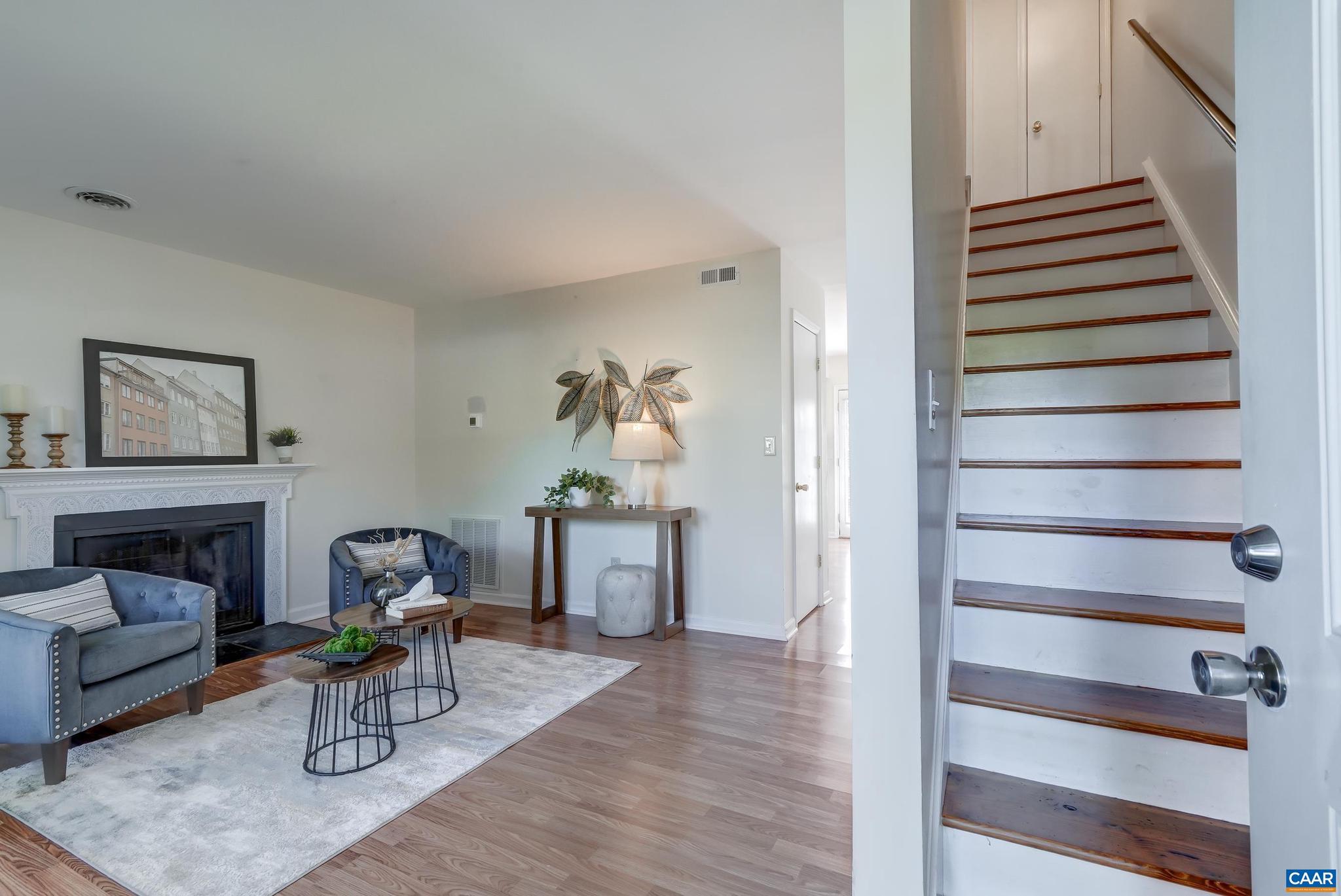 2117 COMMONWEALTH DR