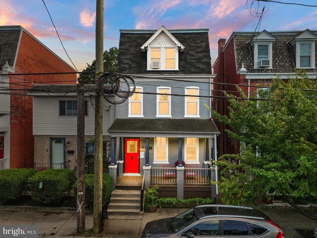 Photo of 634 E Chestnut Street, LANCASTER, PA 17602 (MLS # PALA2076162)