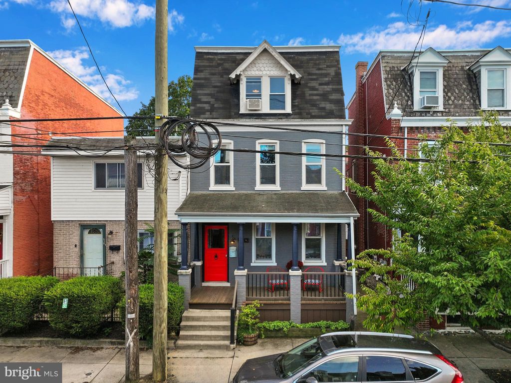 Photo of 634 E Chestnut Street, LANCASTER, PA 17602 (MLS # PALA2076162)