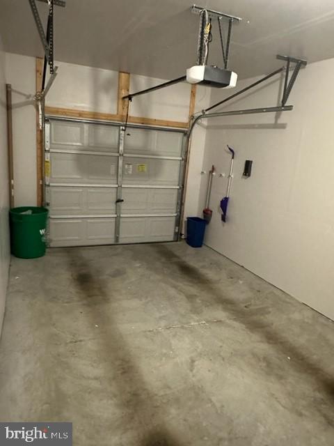 CREEKVALE - Residential Lease