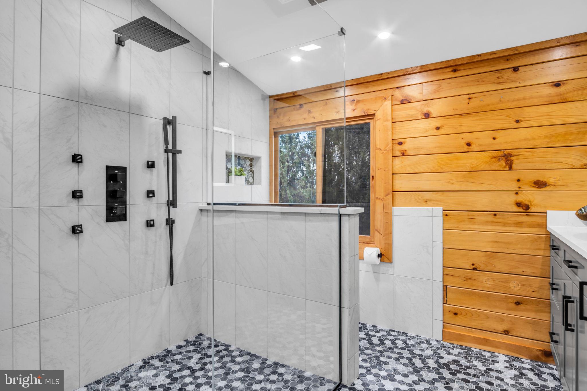 SHADY GROVE - Residential