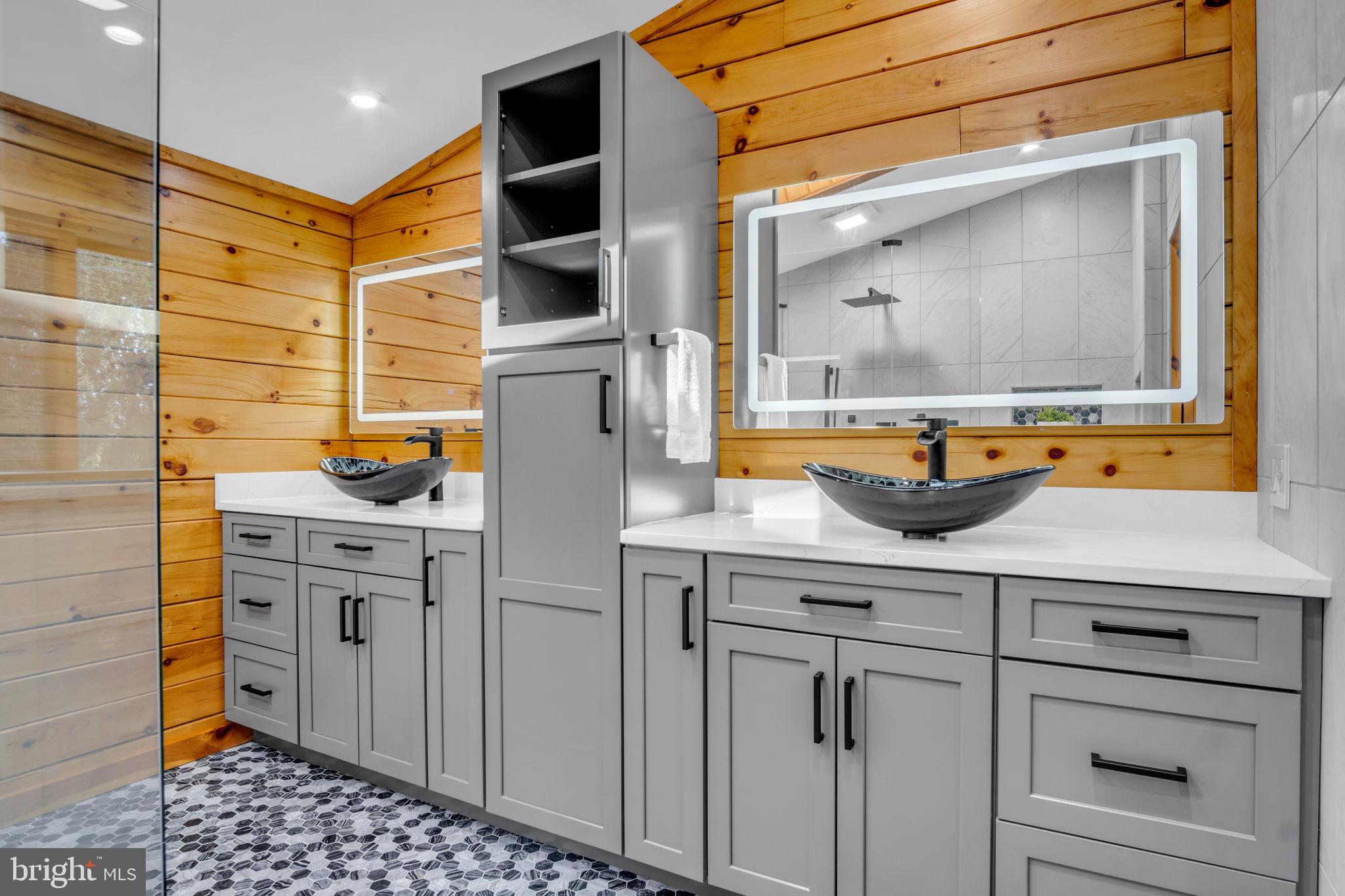 SHADY GROVE - Residential