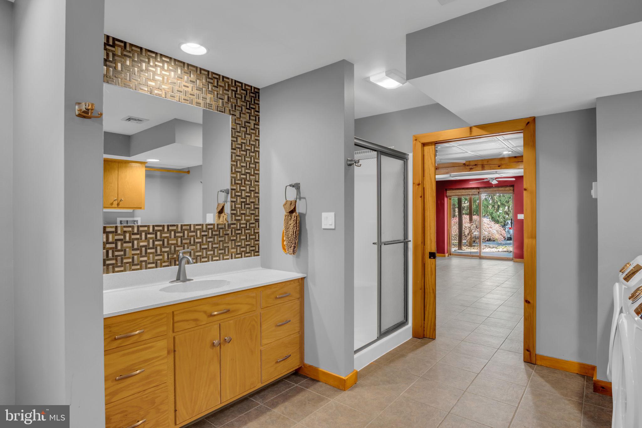 SHADY GROVE - Residential