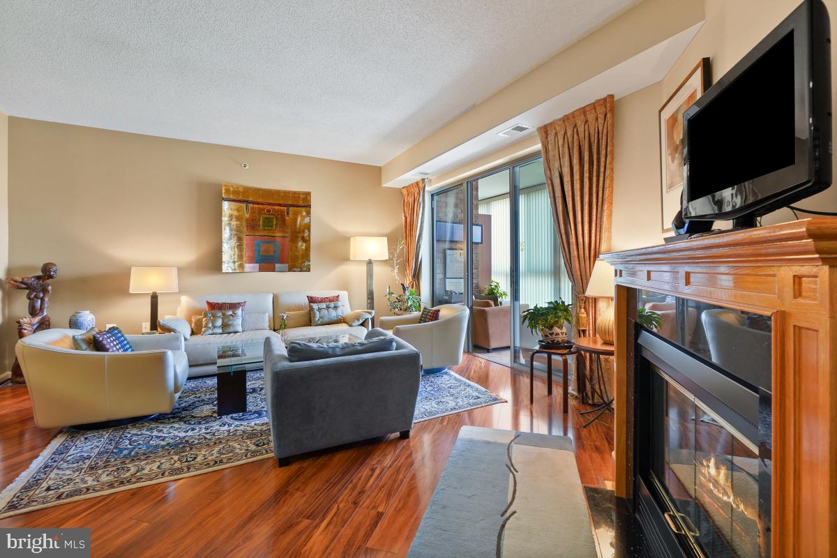 CREEKSIDE AT LEISURE WORLD - Residential