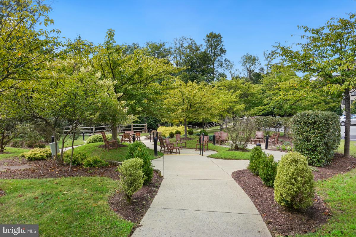 CREEKSIDE AT LEISURE WORLD - Residential