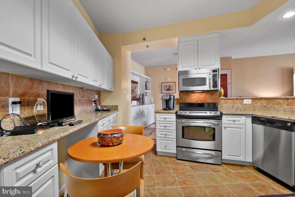 CREEKSIDE AT LEISURE WORLD - Residential