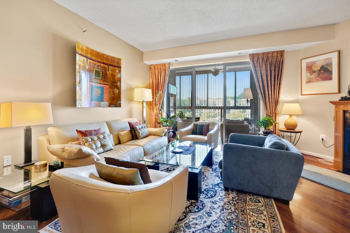 CREEKSIDE AT LEISURE WORLD - Residential