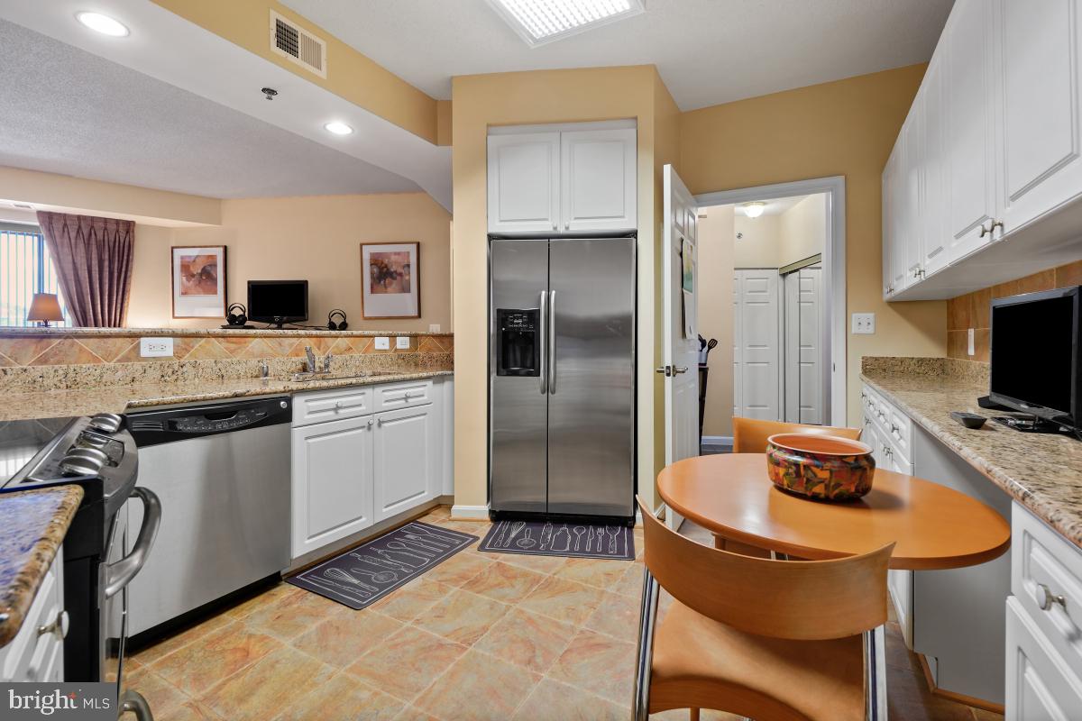 CREEKSIDE AT LEISURE WORLD - Residential