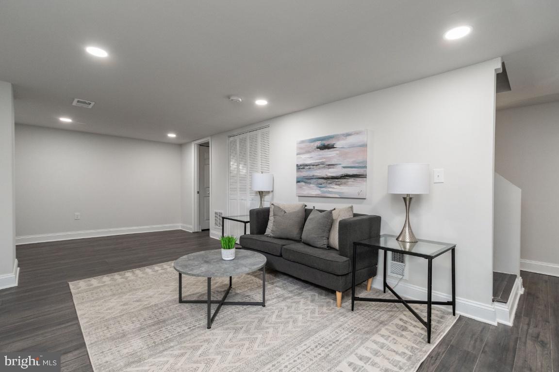 HYATTSVILLE HILLS - Residential