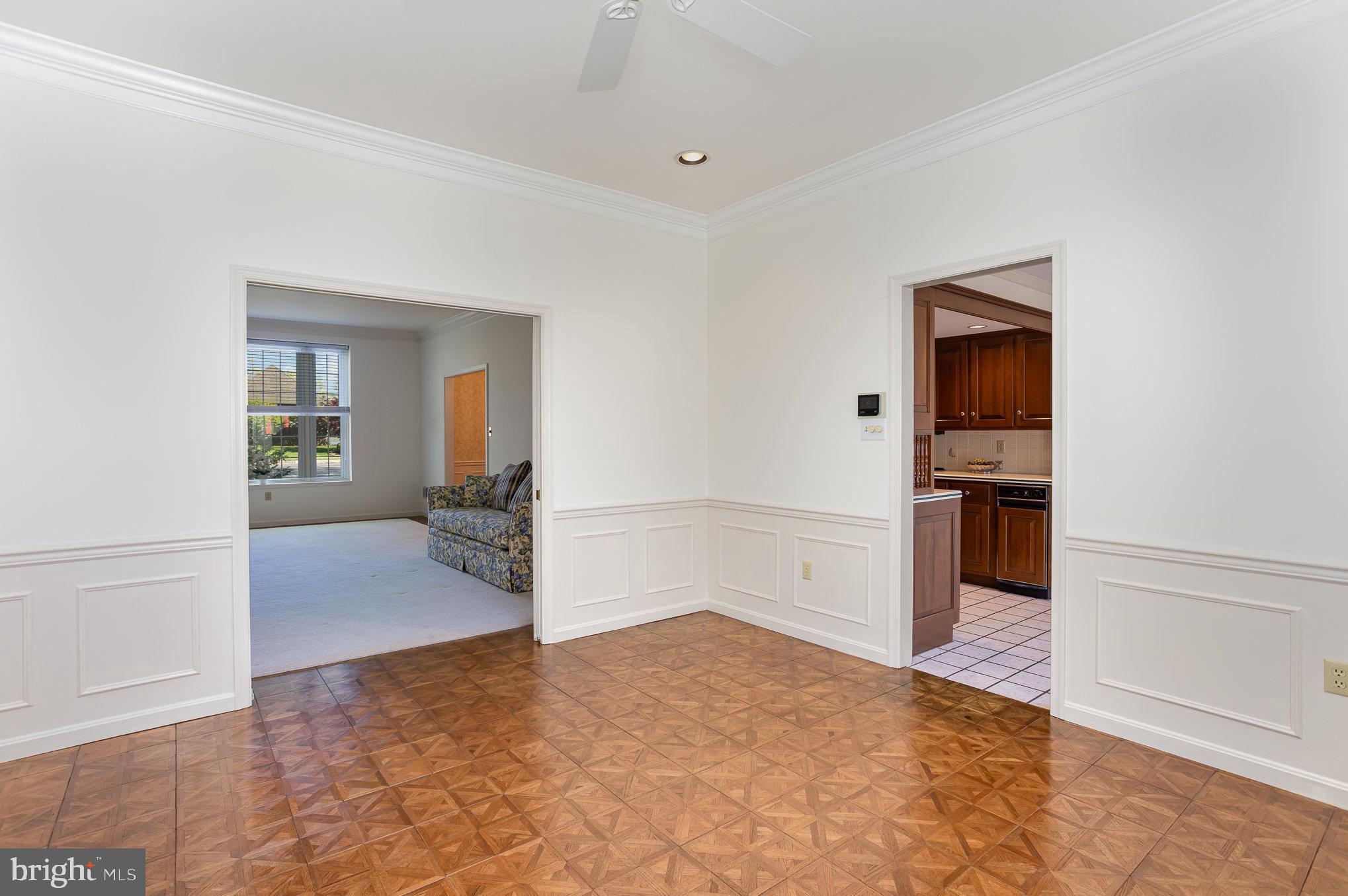 8 KENSINGTON SQUARE