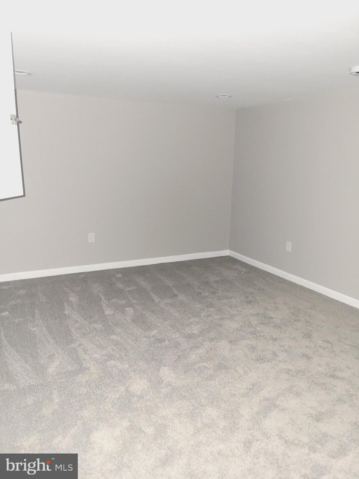 CHARLESMONT - Residential Lease