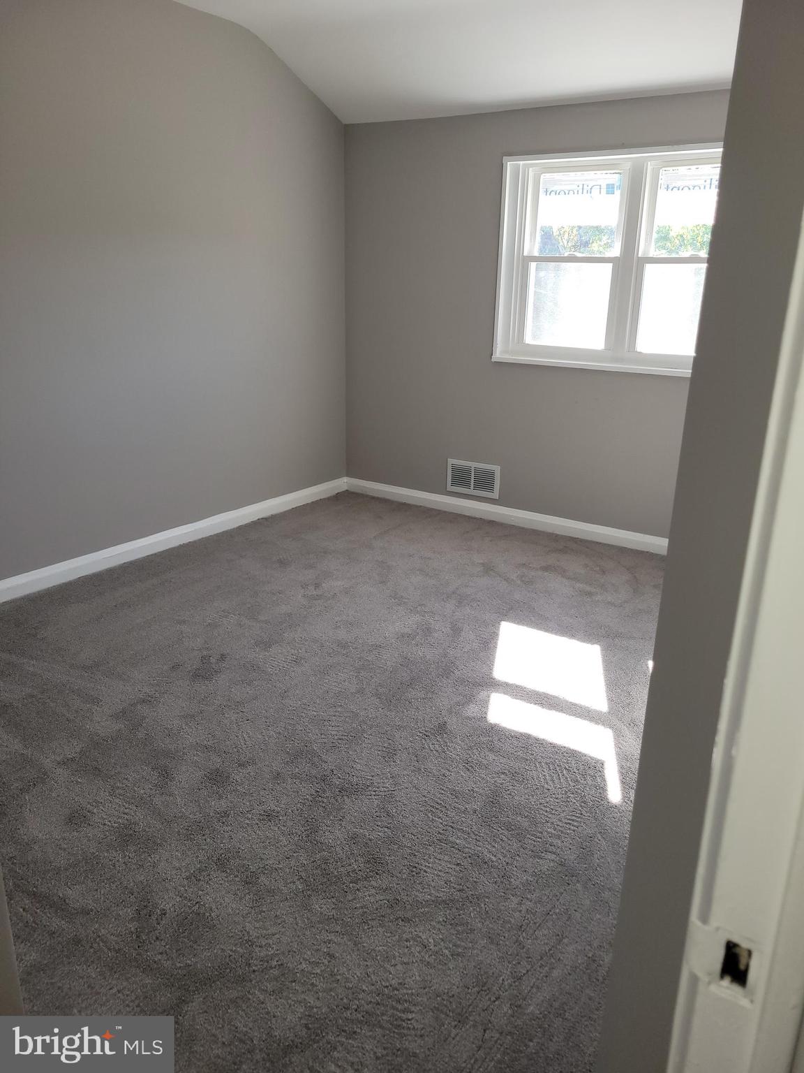 CHARLESMONT - Residential Lease