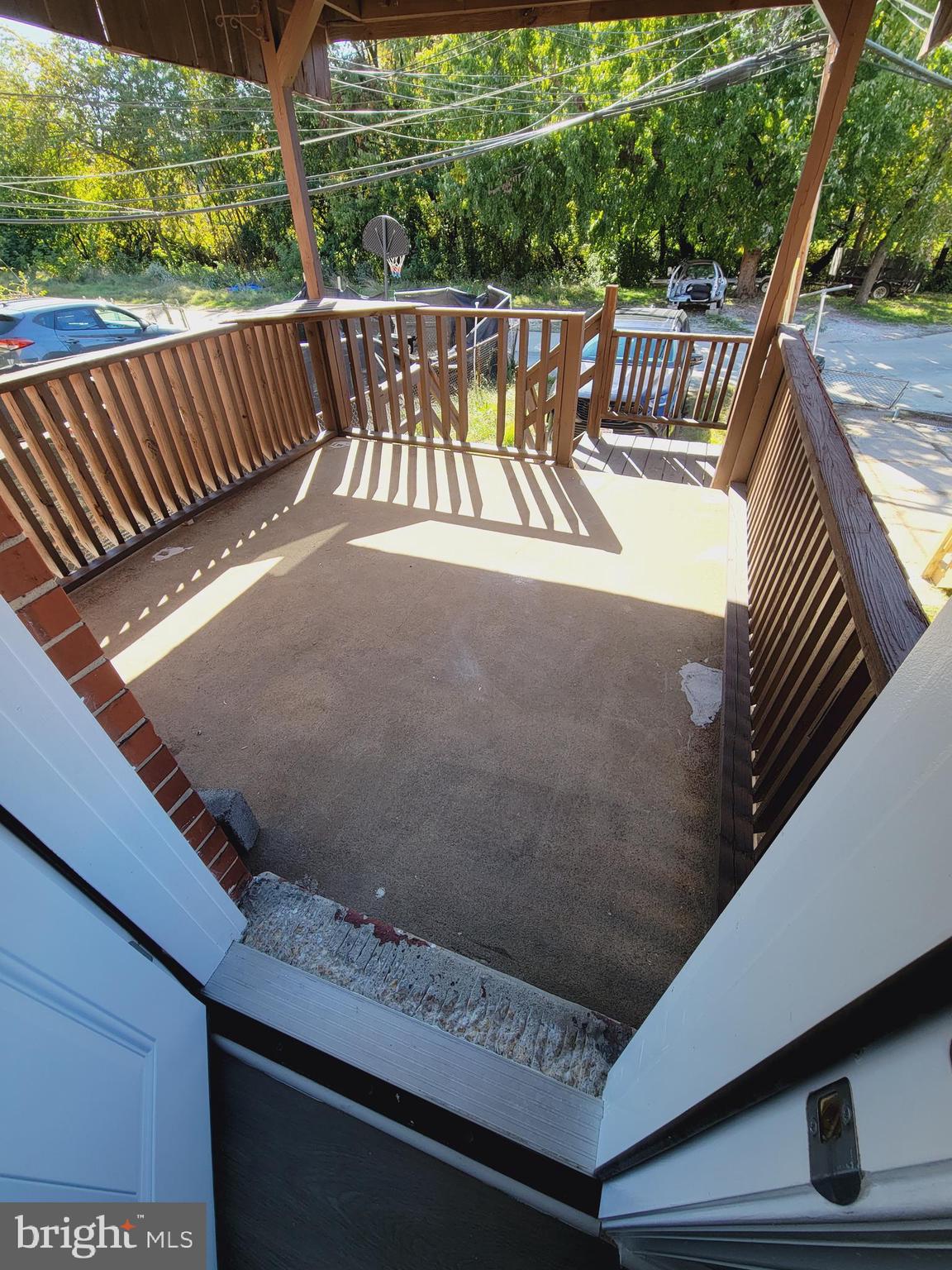 CHARLESMONT - Residential Lease