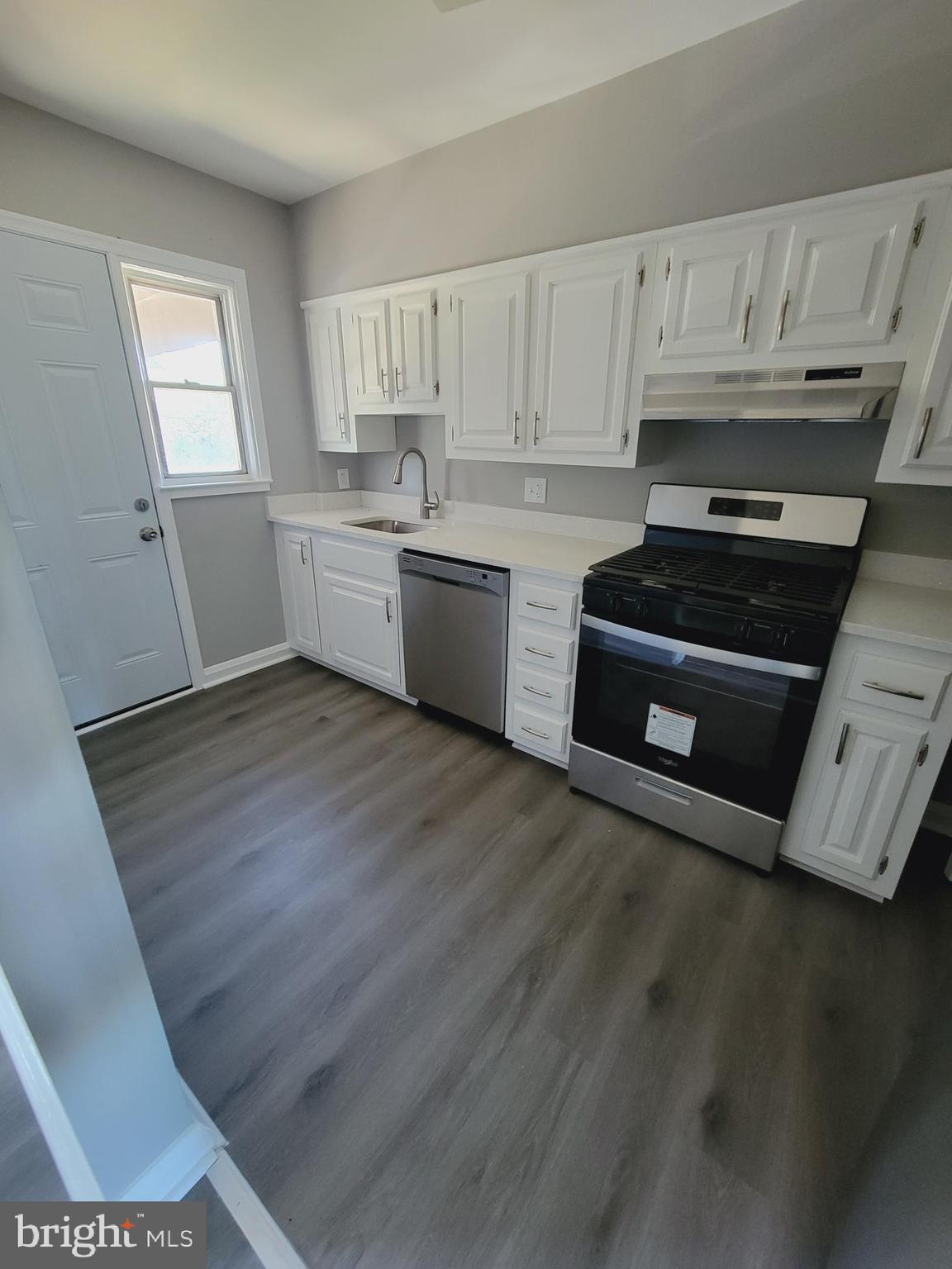 CHARLESMONT - Residential Lease