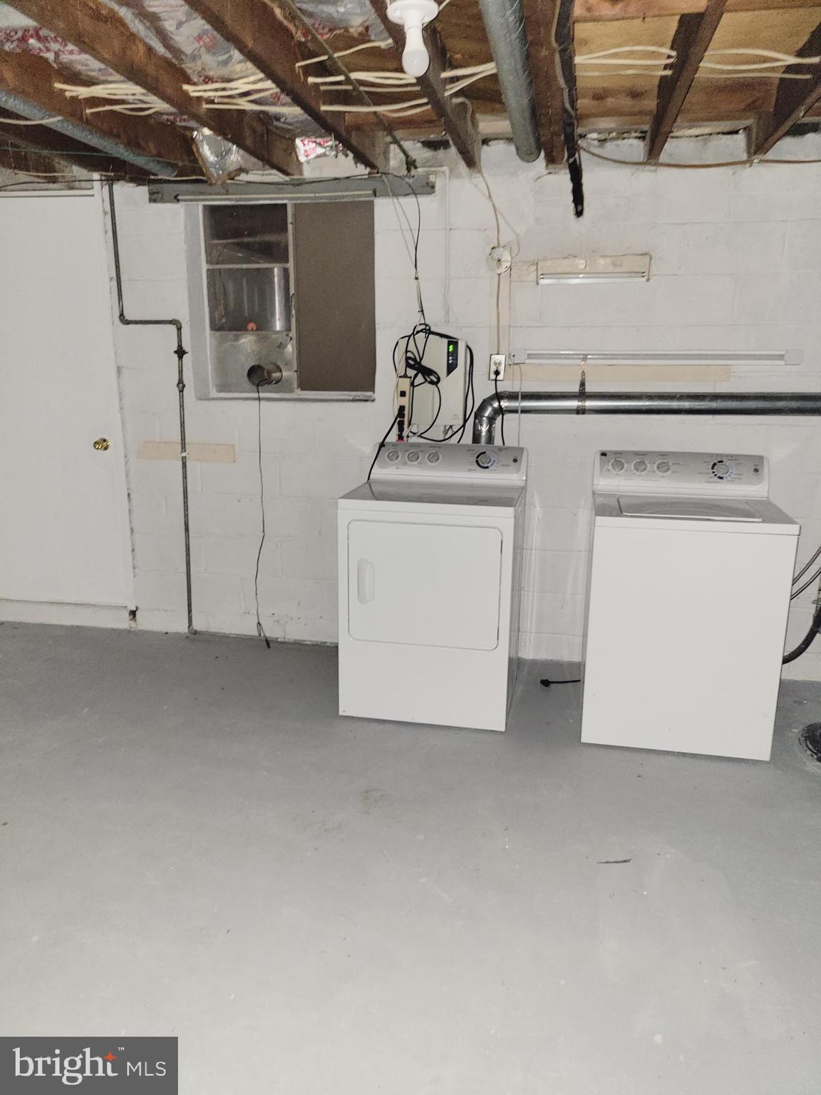 CHARLESMONT - Residential Lease