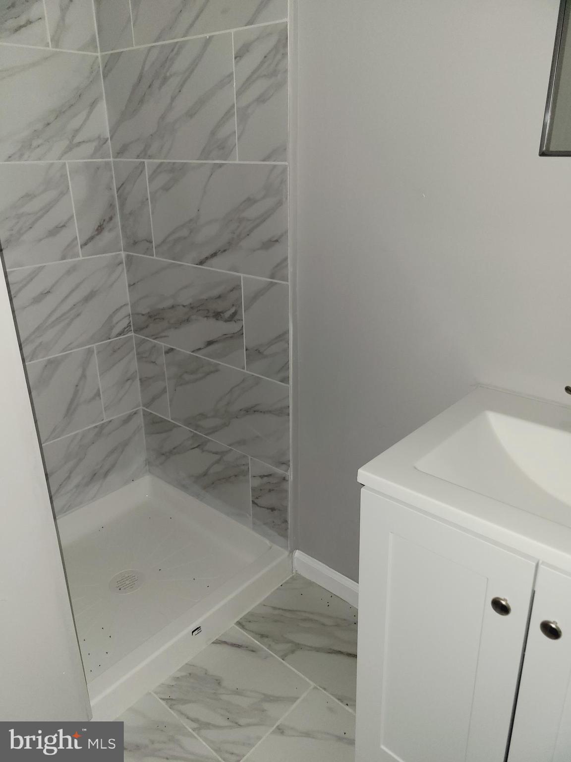 CHARLESMONT - Residential Lease