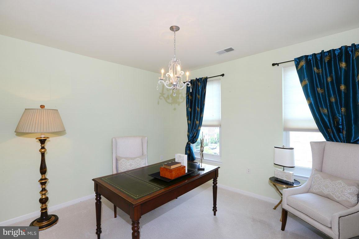 KENTLANDS - Residential