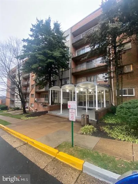 5801 Quantrell Avenue Unit L9, Alexandria, VA MLS: VAAX2053350