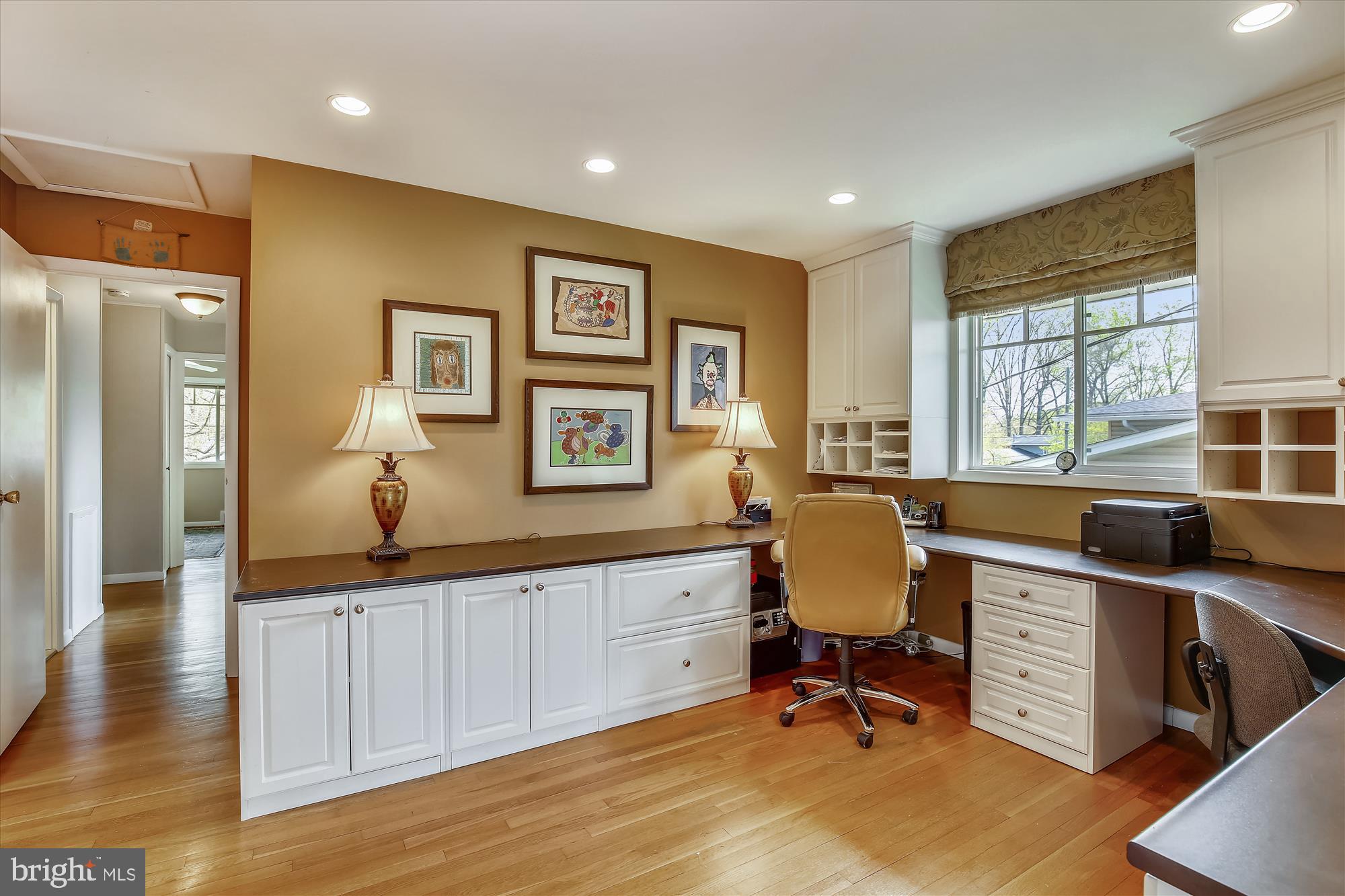 MANOR WOODS - Residential