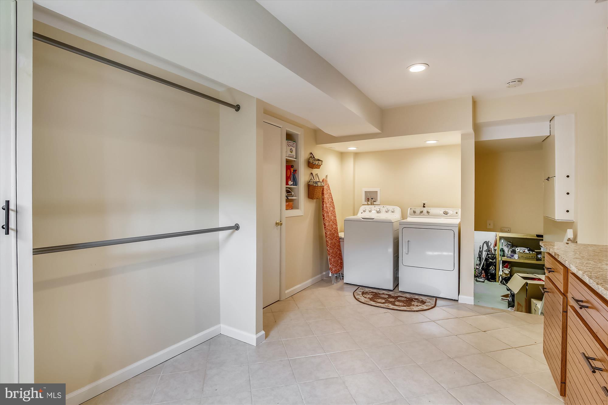 MANOR WOODS - Residential