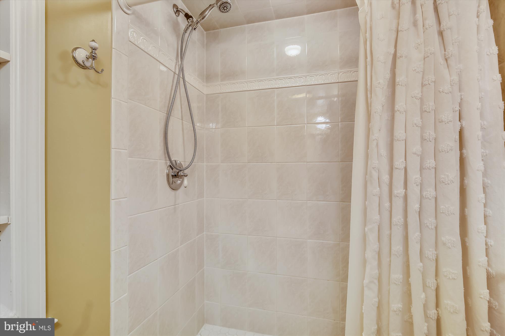 MANOR WOODS - Residential