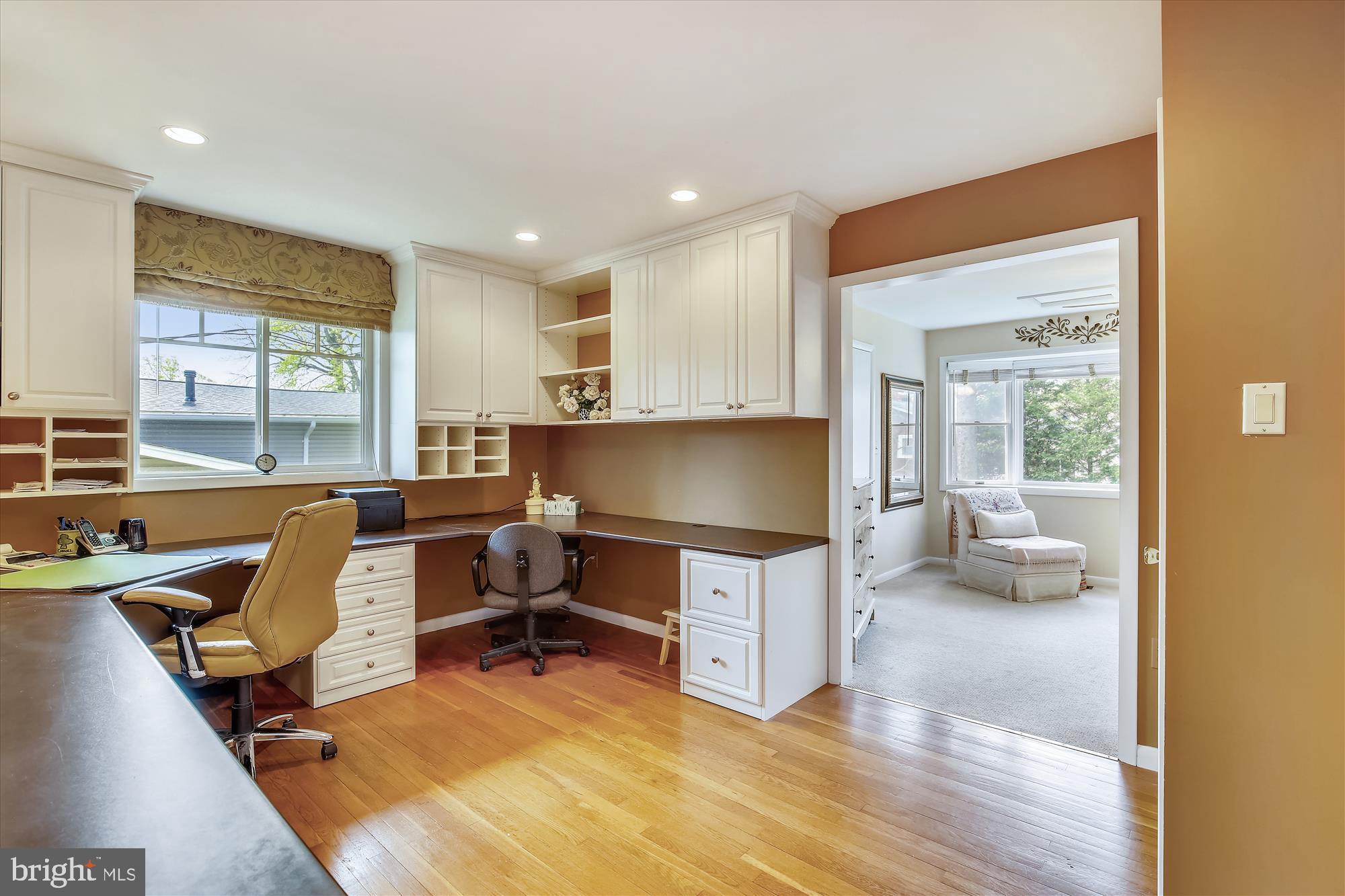 MANOR WOODS - Residential