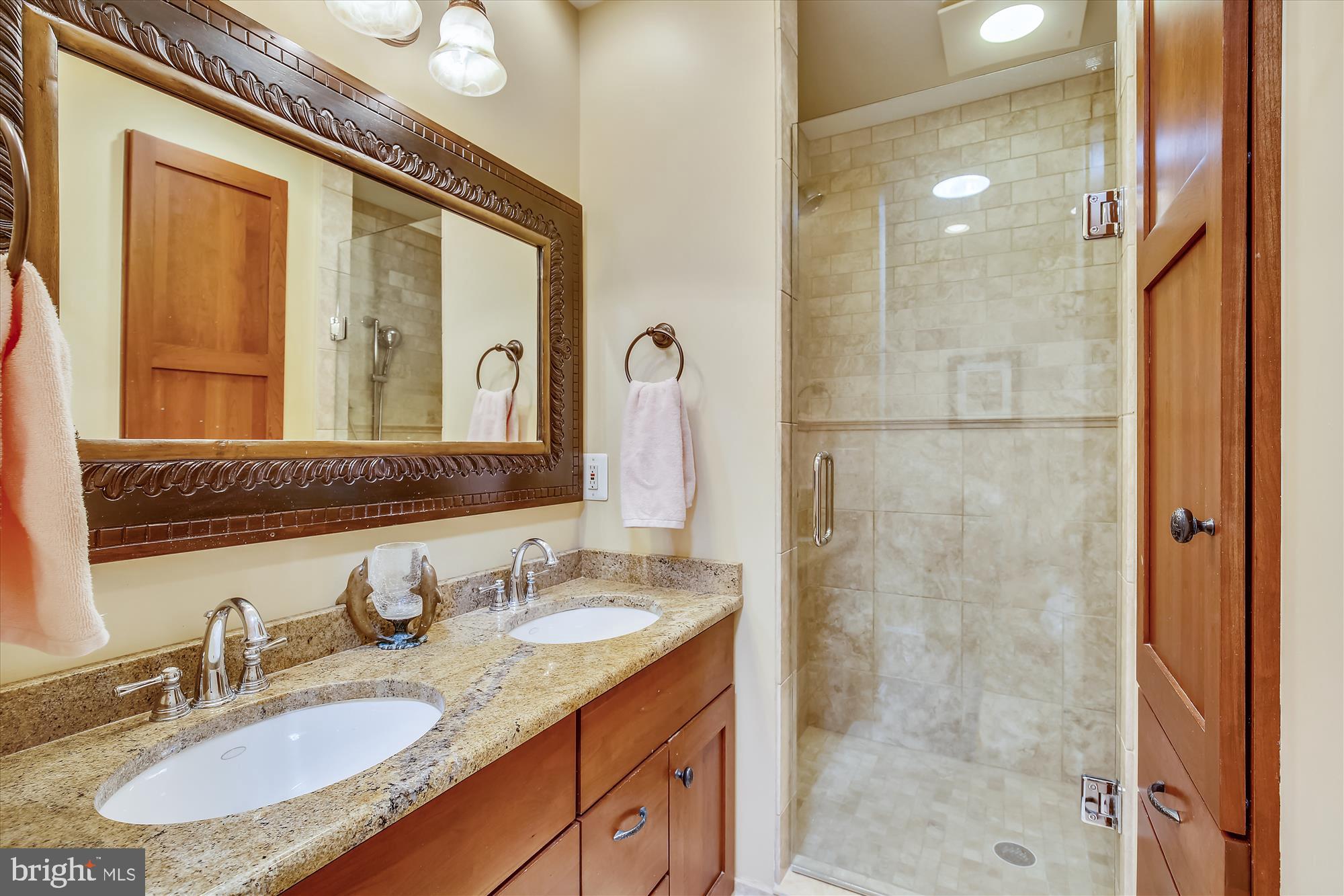 MANOR WOODS - Residential