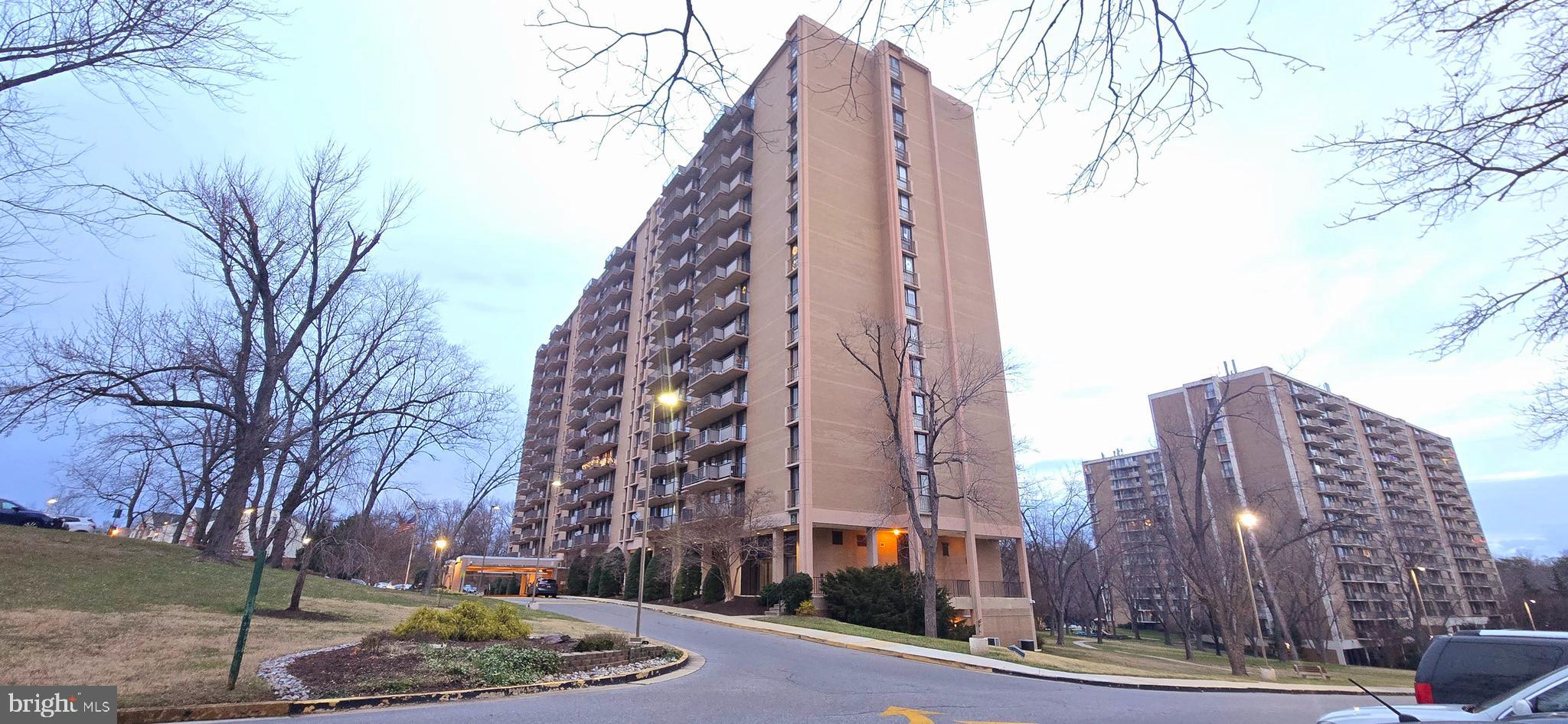 TOWERS IN WESTCHESTER PARK - Residential