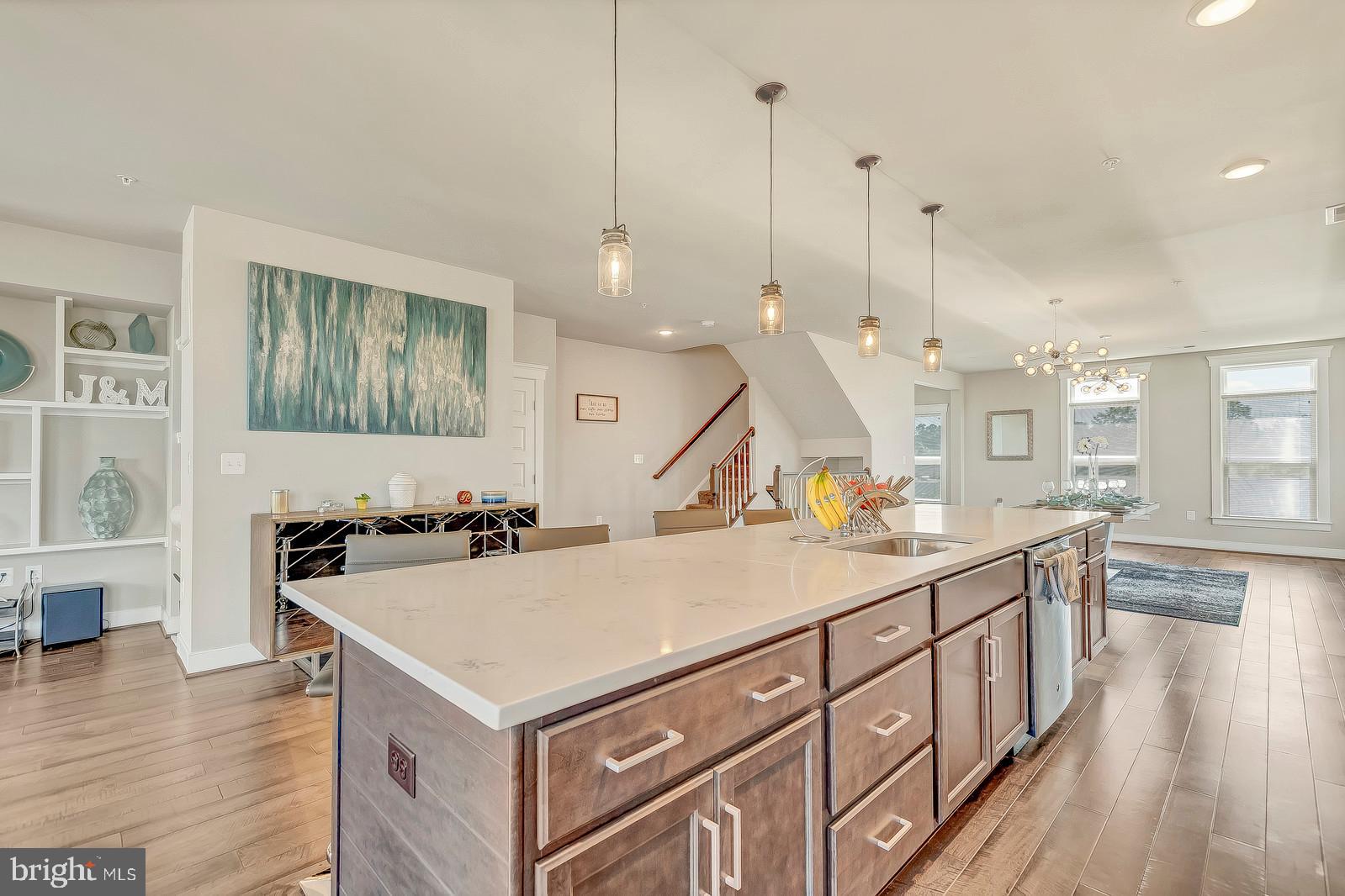 ADMIRALS SQUARE - Residential