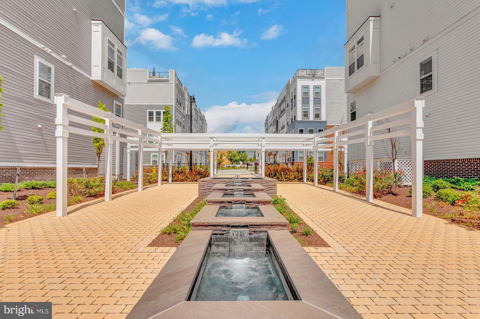 ADMIRALS SQUARE - Residential