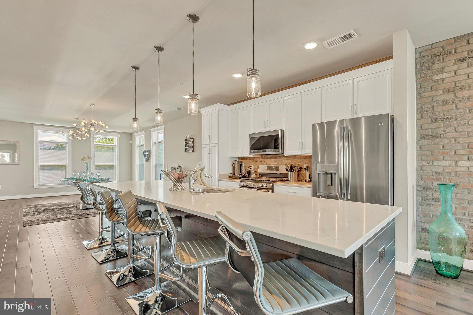 ADMIRALS SQUARE - Residential