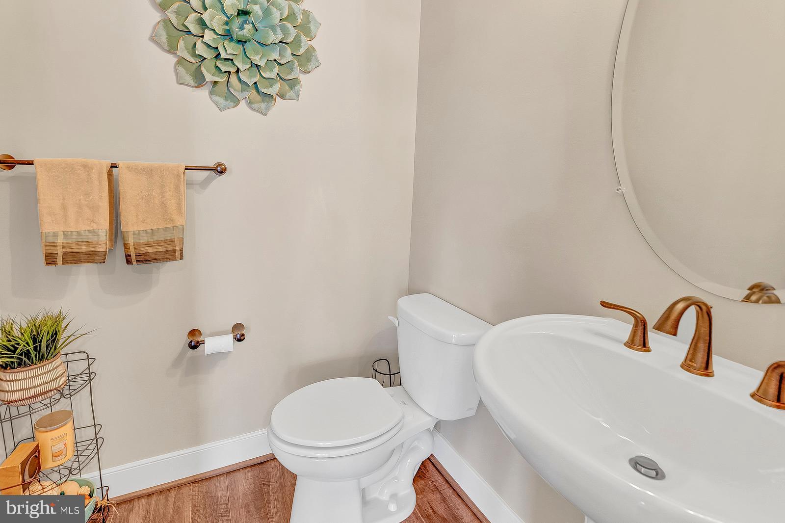 ADMIRALS SQUARE - Residential