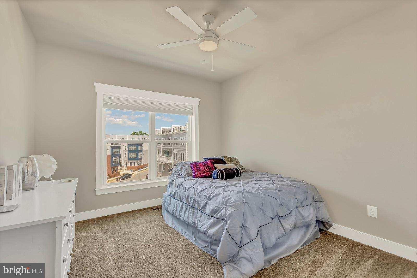 ADMIRALS SQUARE - Residential