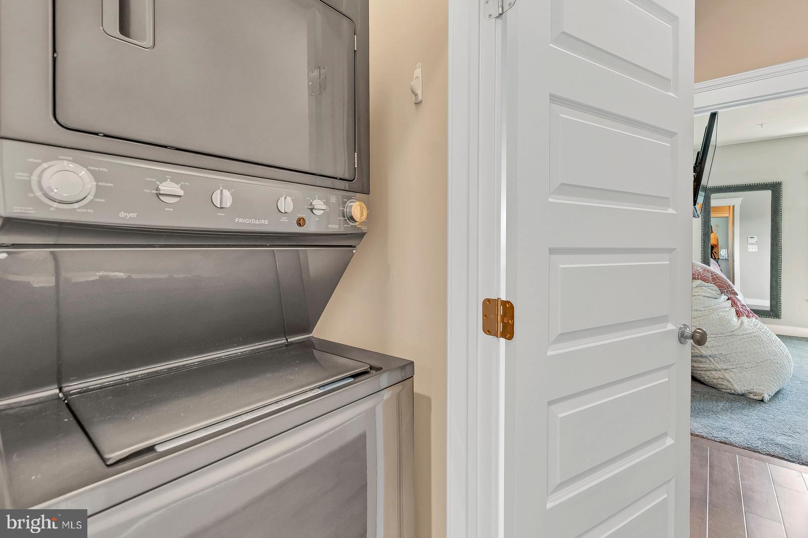 ADMIRALS SQUARE - Residential