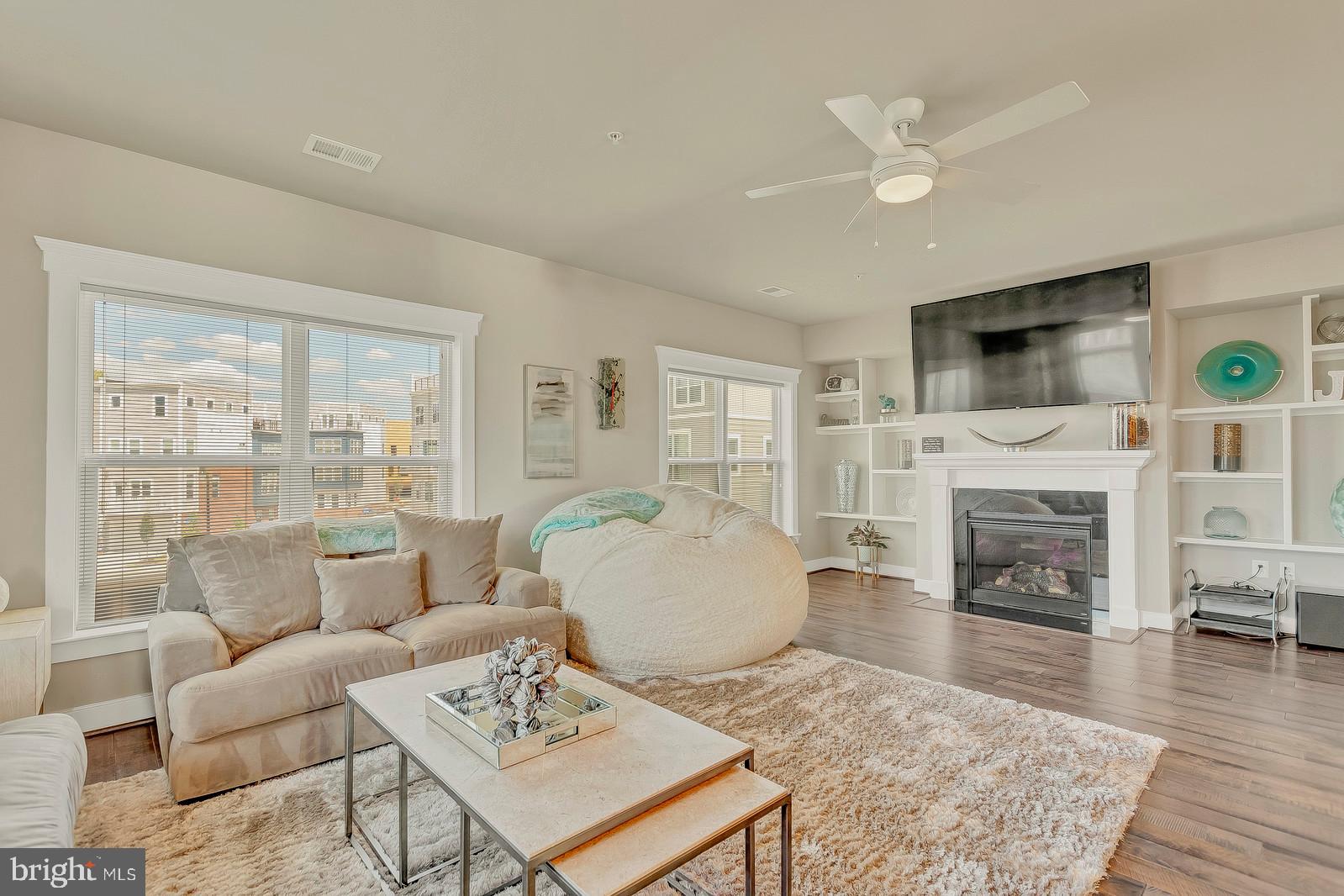 ADMIRALS SQUARE - Residential