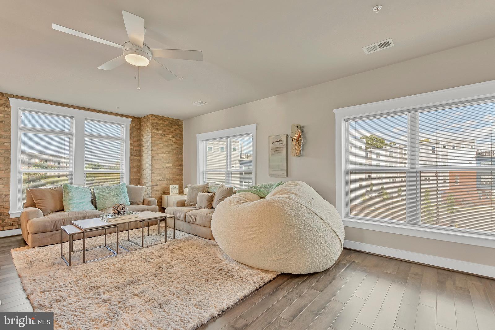 ADMIRALS SQUARE - Residential