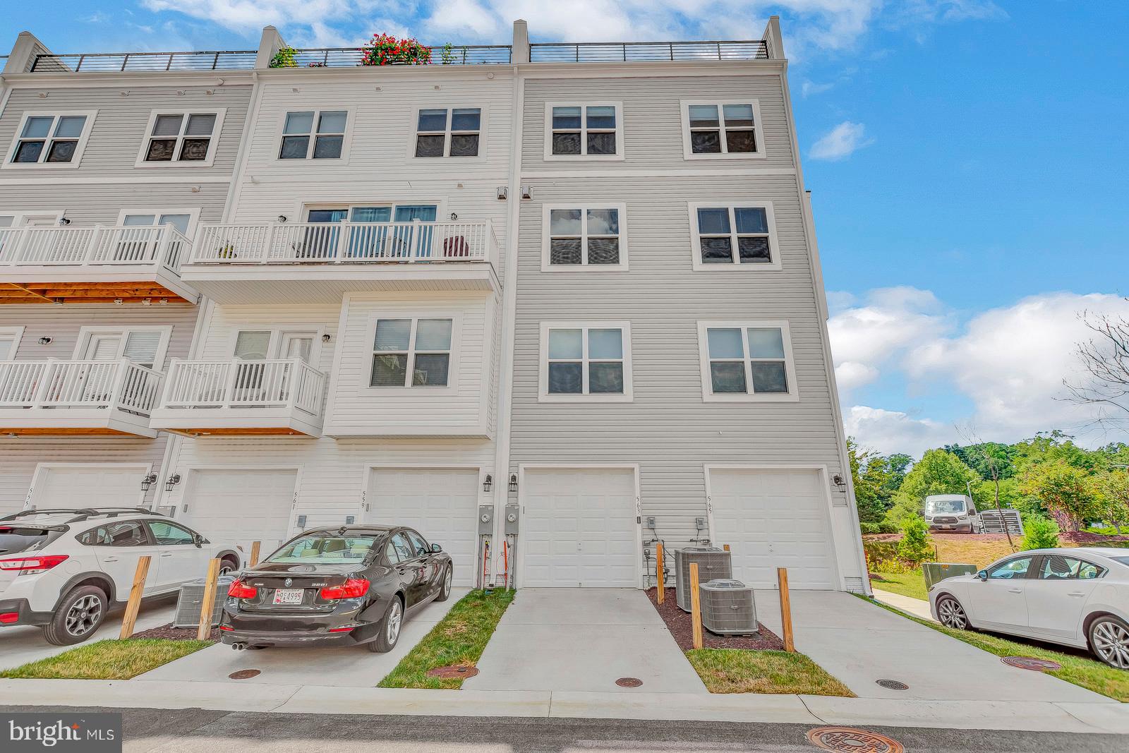 ADMIRALS SQUARE - Residential